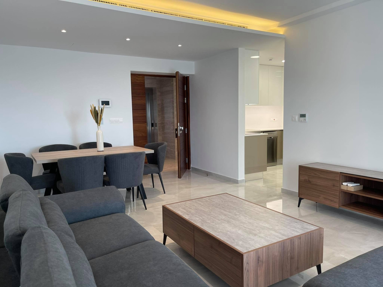 Property for Rent: Apartment (Flat) in Crowne Plaza Area, Limassol for Rent | Key Realtor Cyprus